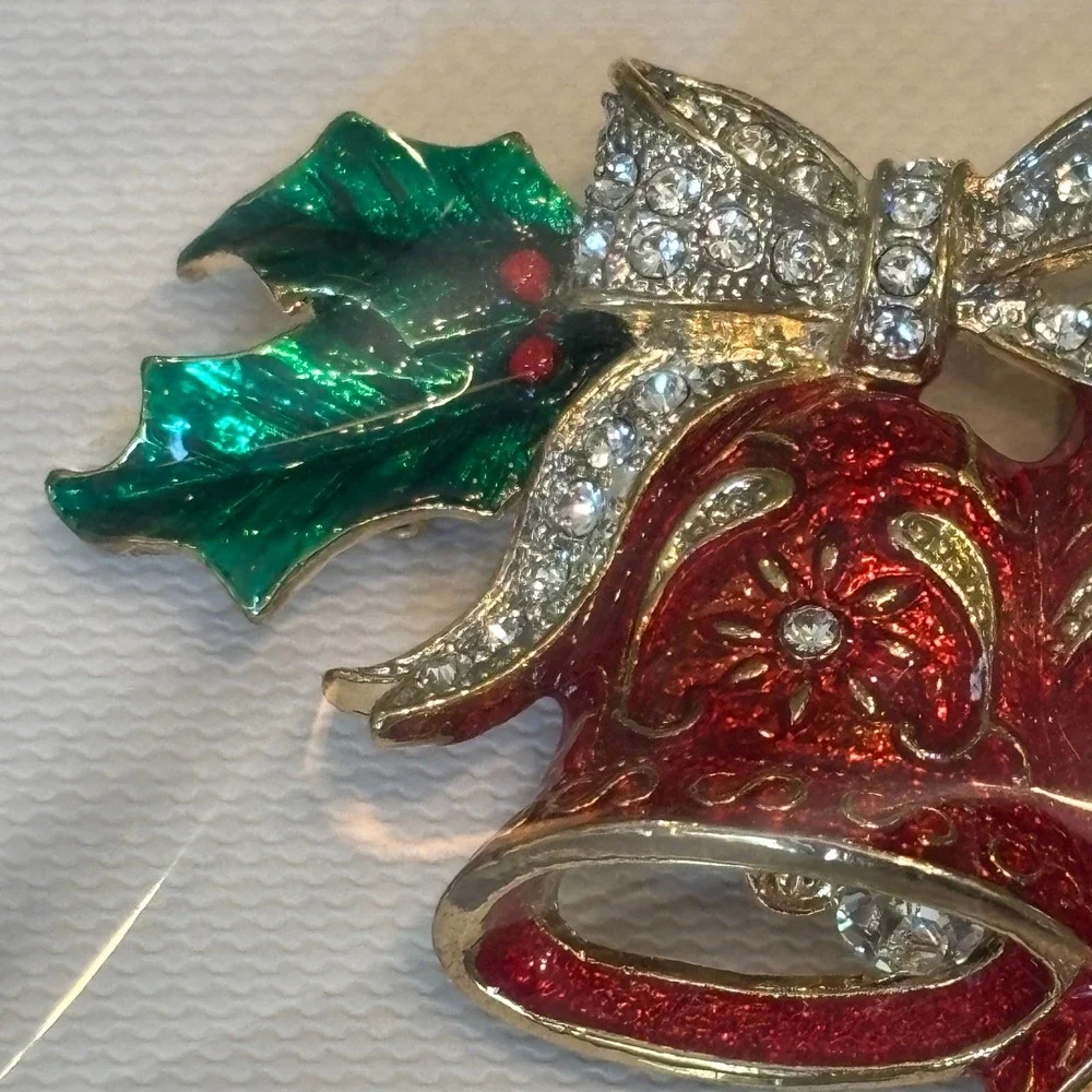 Fashion Jewelry Christmas Bells Bow Enamel Rhinestone Brooch Pin Red Green